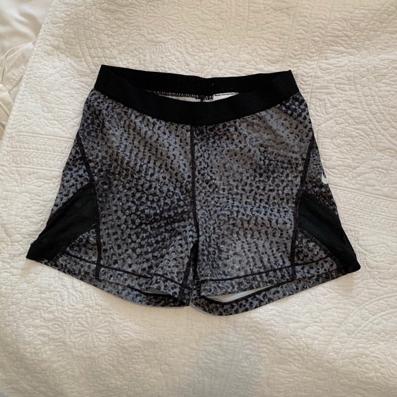 Nike Pants - Nike Pro hypercool shorts large ♥️